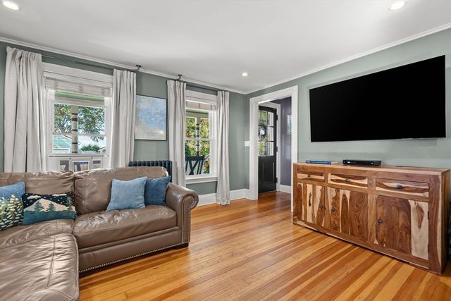 93 Albatross Rd, Quincy, MA 02169