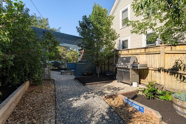 93 Albatross Rd, Quincy, MA 02169