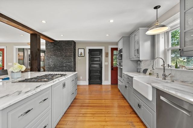 93 Albatross Rd, Quincy, MA 02169
