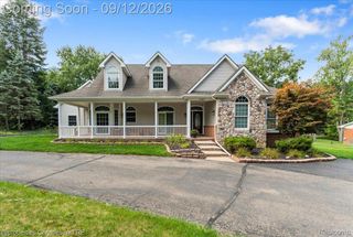 1143 Brewster Road, Rochester Hills, MI 48306