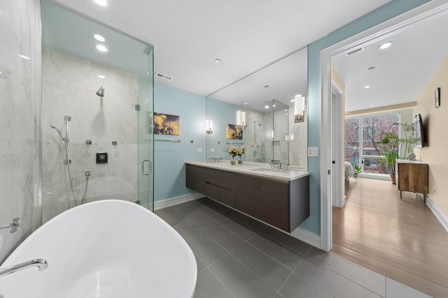 2643 N HERMITAGE Avenue 202, Chicago, IL 60614