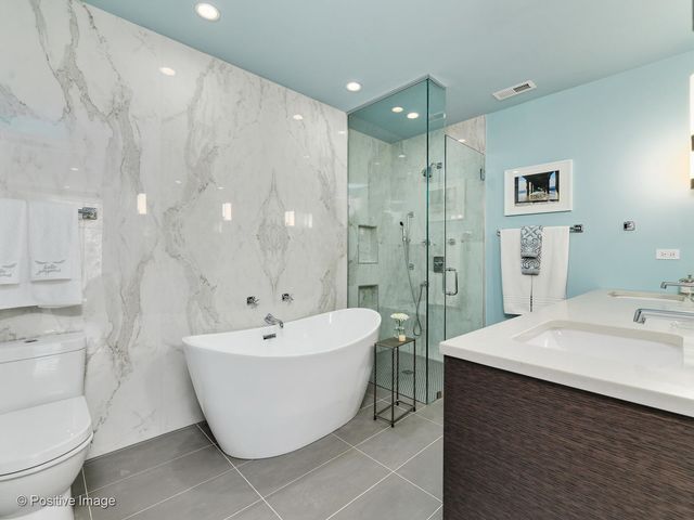 2643 N HERMITAGE Avenue 202, Chicago, IL 60614