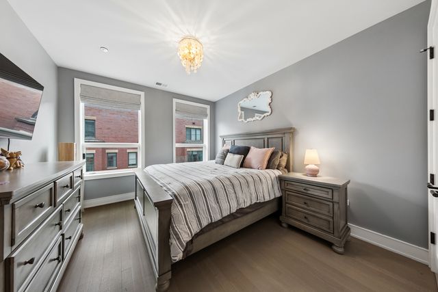 2643 N HERMITAGE Avenue 202, Chicago, IL 60614