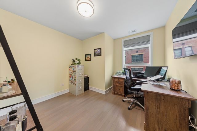 2643 N HERMITAGE Avenue 202, Chicago, IL 60614