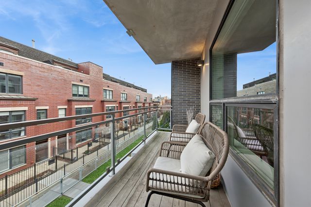 2643 N HERMITAGE Avenue 202, Chicago, IL 60614