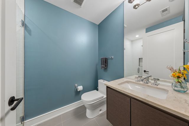 2643 N HERMITAGE Avenue 202, Chicago, IL 60614