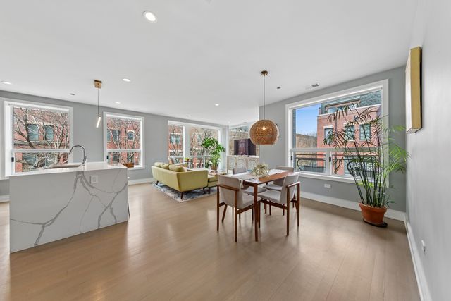 2643 N HERMITAGE Avenue 202, Chicago, IL 60614