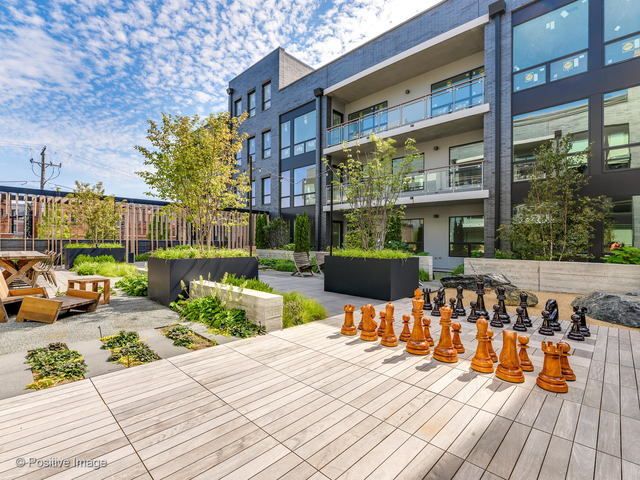 2643 N HERMITAGE Avenue 202, Chicago, IL 60614