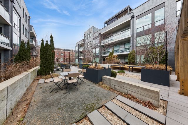 2643 N HERMITAGE Avenue 202, Chicago, IL 60614