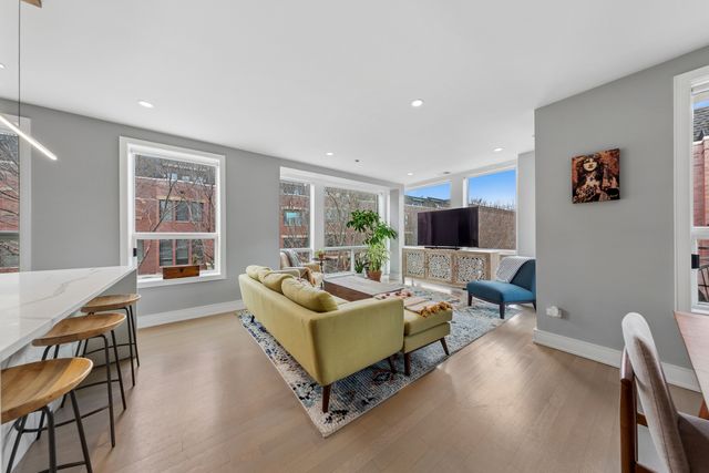 2643 N HERMITAGE Avenue 202, Chicago, IL 60614