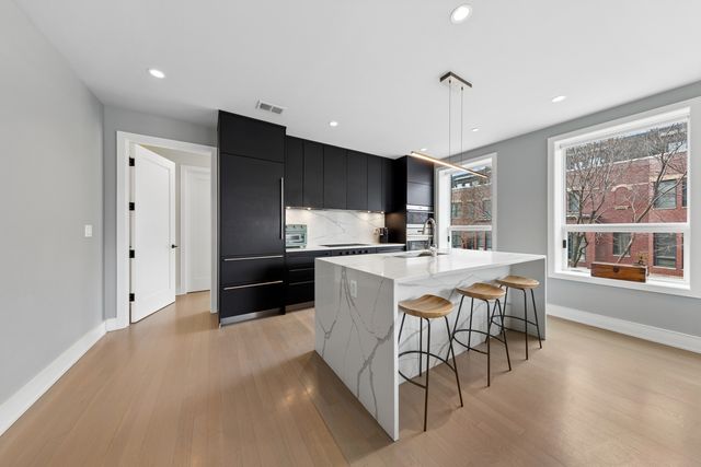 2643 N HERMITAGE Avenue 202, Chicago, IL 60614