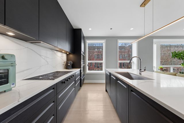 2643 N HERMITAGE Avenue 202, Chicago, IL 60614