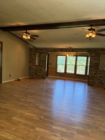 8356 Barren Fork Ln, Bon Aqua, TN 37025