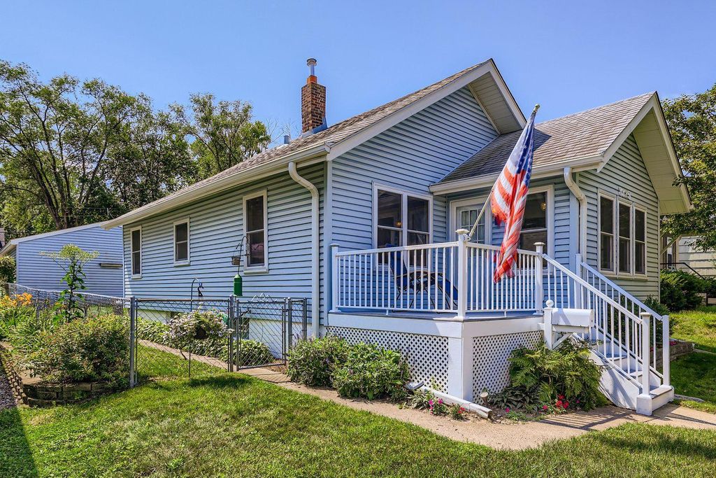 3325 30th Avenue N, Robbinsdale, MN 55422