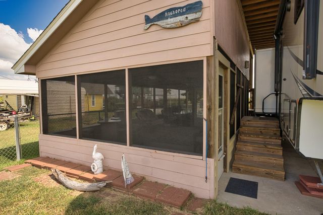 867 County Road 299, Sargent, TX 77414