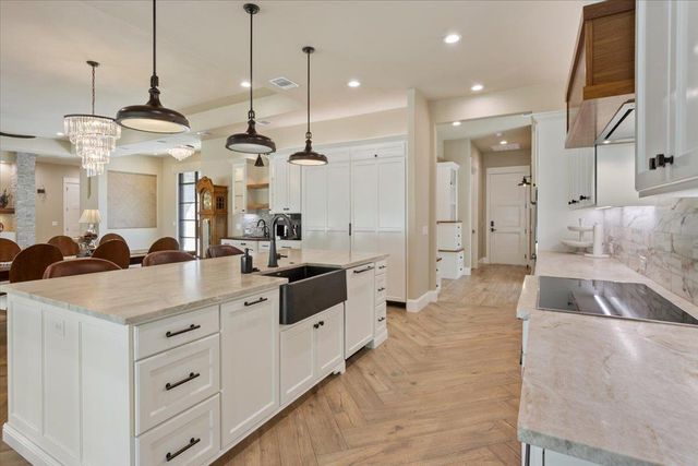 309 Highland Spring LN, Georgetown, TX 78633
