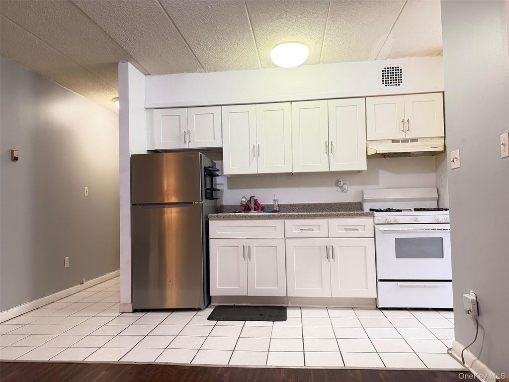 43-04 158th Street 3E, Flushing, NY 11358 — photo 2