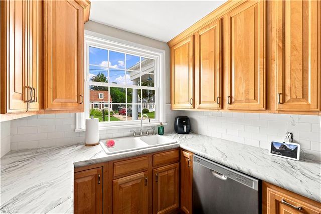 215 Tareyton LN, Portsmouth, VA 23701