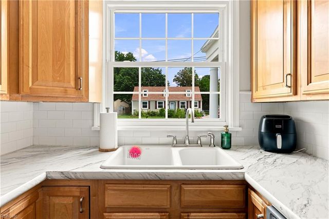 215 Tareyton LN, Portsmouth, VA 23701