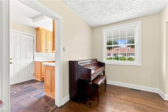 215 Tareyton LN, Portsmouth, VA 23701