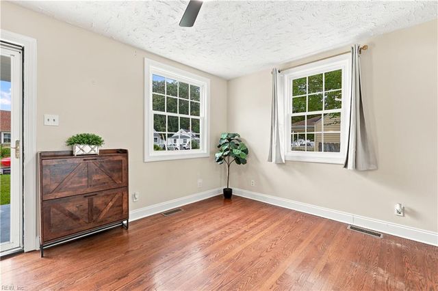 215 Tareyton LN, Portsmouth, VA 23701