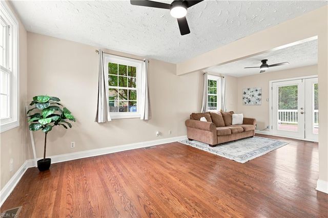 215 Tareyton LN, Portsmouth, VA 23701