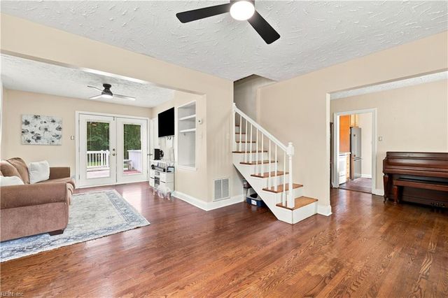 215 Tareyton LN, Portsmouth, VA 23701