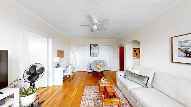 15 Governors Ave 7, Medford, MA 02155