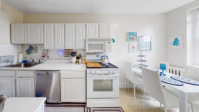 15 Governors Ave 7, Medford, MA 02155