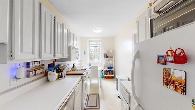 15 Governors Ave 7, Medford, MA 02155