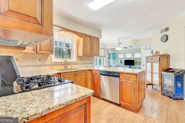 511 Fallside Court, Peachtree City, GA 30269