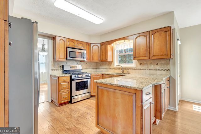 511 Fallside Court, Peachtree City, GA 30269