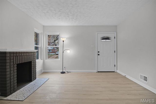 7562 Melrose Avenue, University City, MO 63130