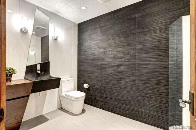 1030 S Adams Street, Denver, CO 80209