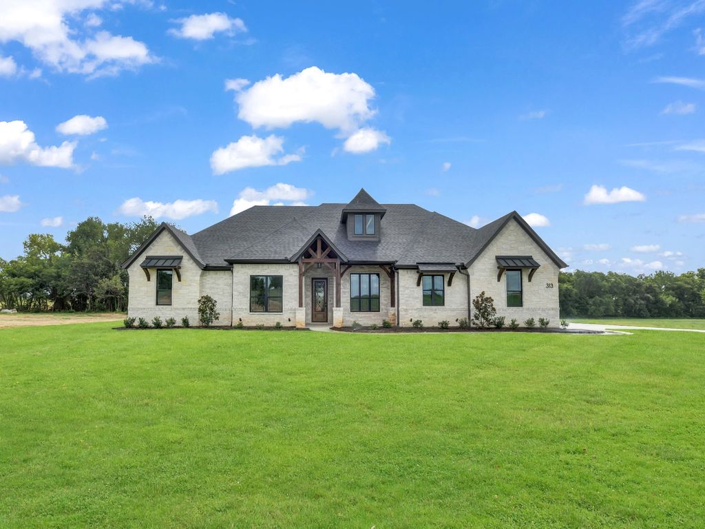 313 Wrangler Court, Weatherford, TX 76085
