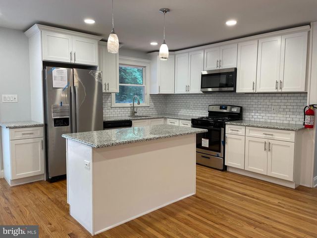 13 GLEN DR, Voorhees, NJ 08043