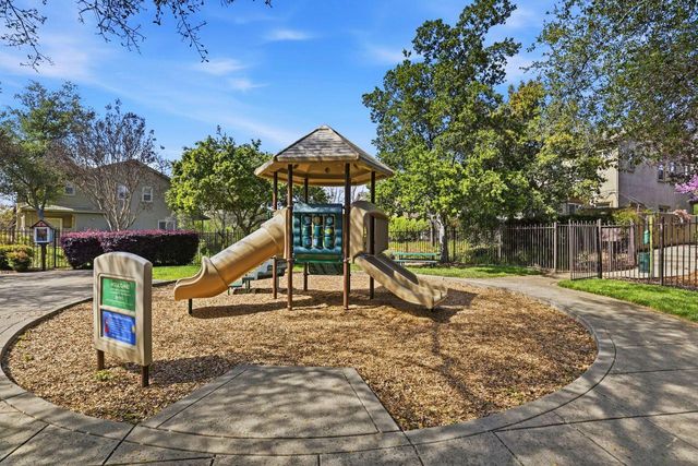 7210 Orchard Cir, Penryn, CA 95663