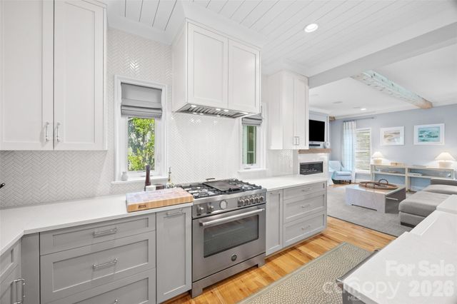 1408 Cortland Road W, Charlotte, NC 28209