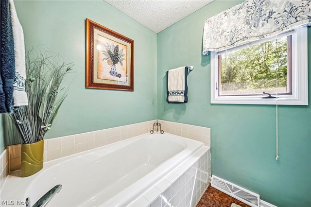 3173 Rosewood Oval, North Royalton, OH 44133