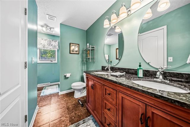 3173 Rosewood Oval, North Royalton, OH 44133