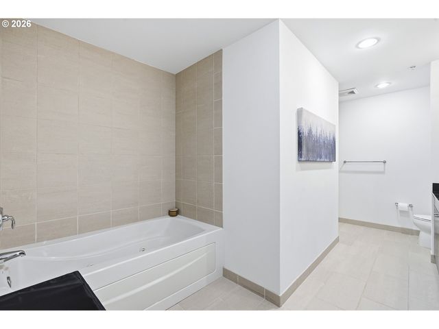 1900 S RIVER Dr N112, Portland, OR 97201
