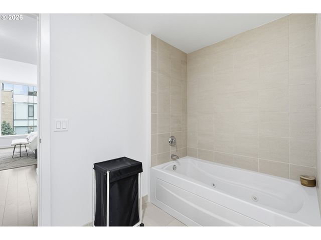 1900 S RIVER Dr N112, Portland, OR 97201