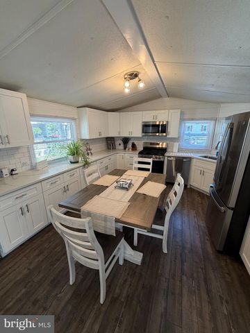 50 HAZELTOP DR, Sicklerville, NJ 08081