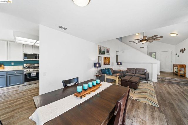 640 Mockingbird Ln, Oakley, CA 94561