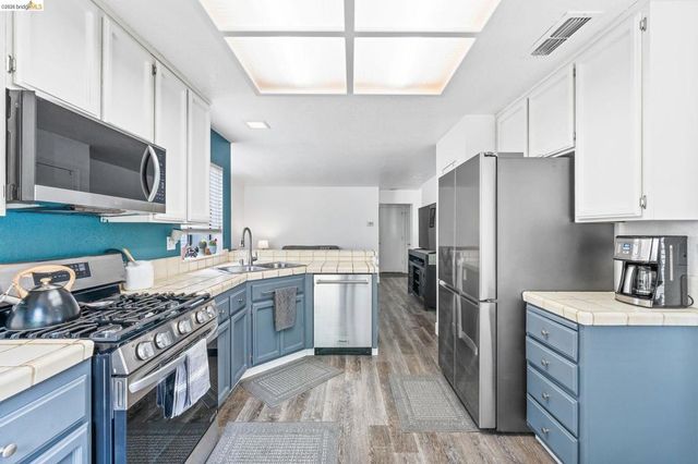 640 Mockingbird Ln, Oakley, CA 94561
