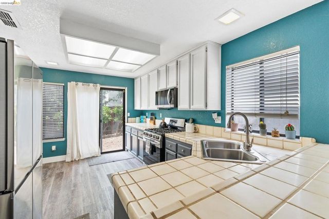 640 Mockingbird Ln, Oakley, CA 94561