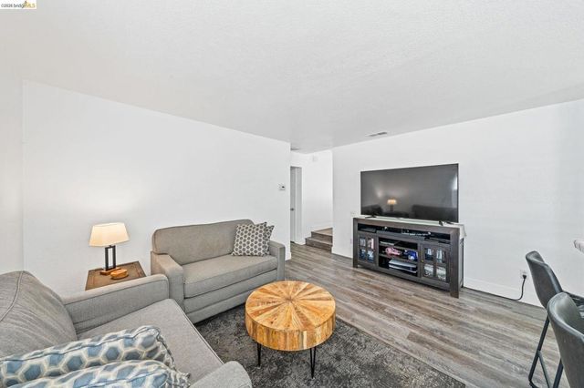 640 Mockingbird Ln, Oakley, CA 94561
