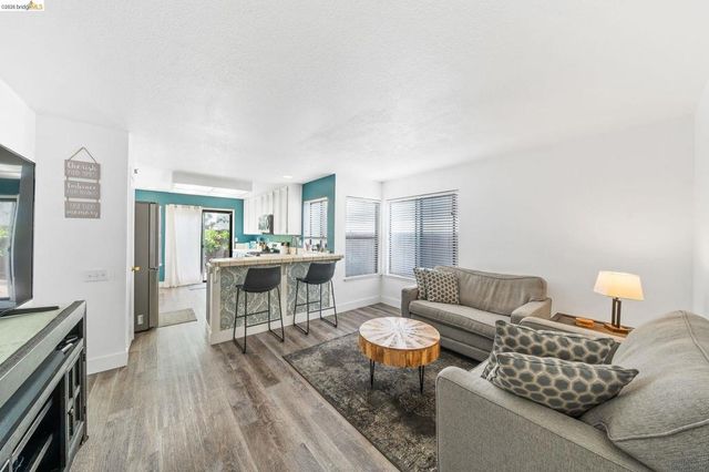 640 Mockingbird Ln, Oakley, CA 94561