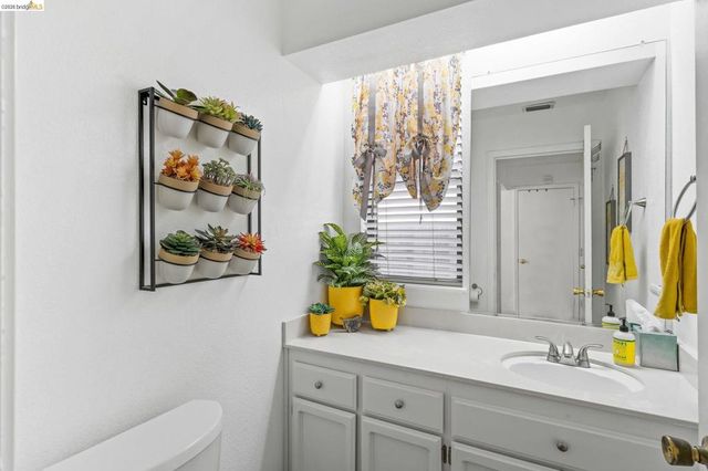 640 Mockingbird Ln, Oakley, CA 94561
