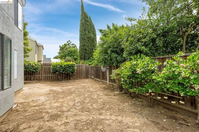 640 Mockingbird Ln, Oakley, CA 94561